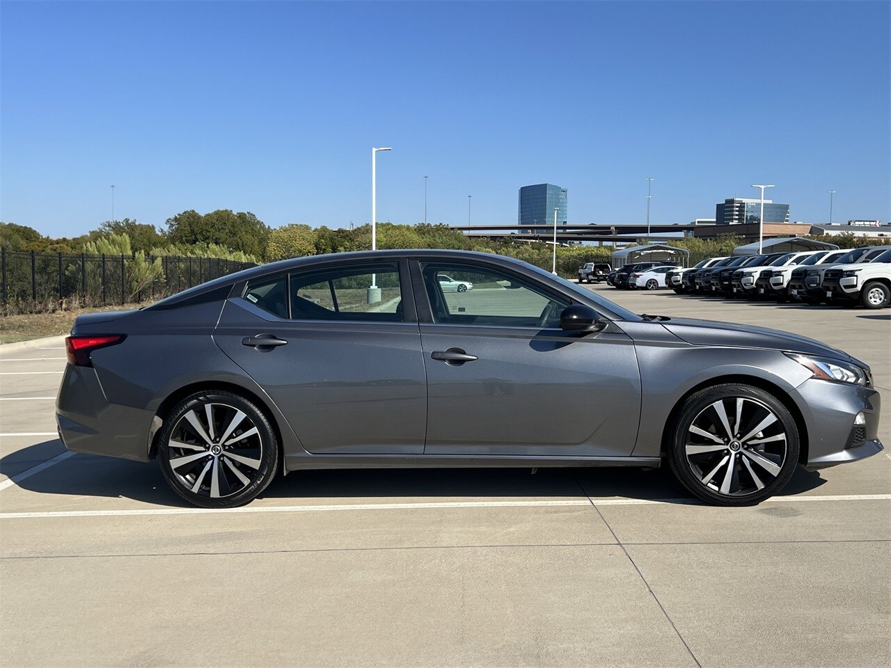 2021 Nissan Altima 2.5 SR photo 3