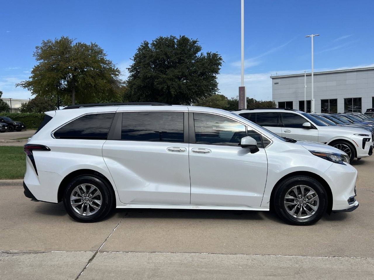 2023 Toyota Sienna 3