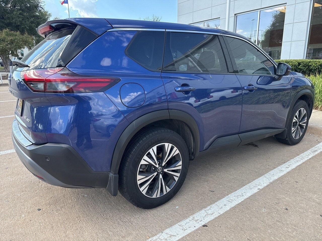 2021 Nissan Rogue SV photo 3