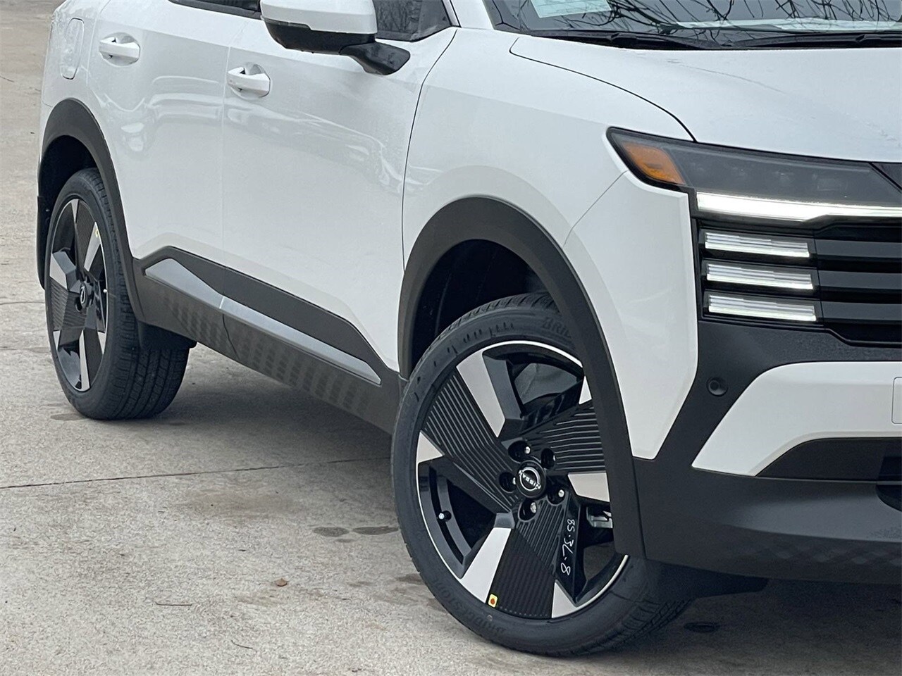 2025 Nissan Kicks SR photo 3