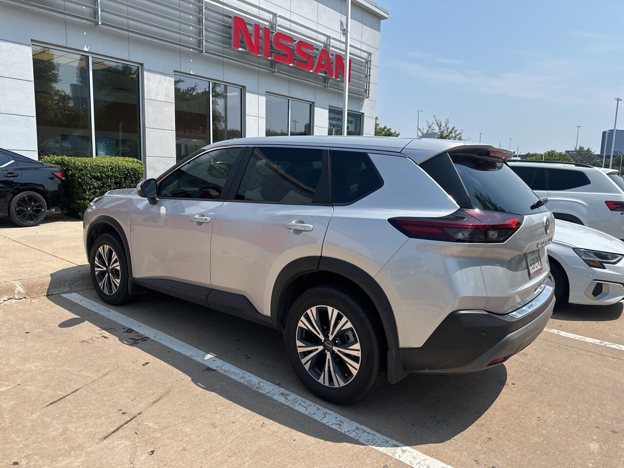 2022 Nissan Rogue SV photo 3