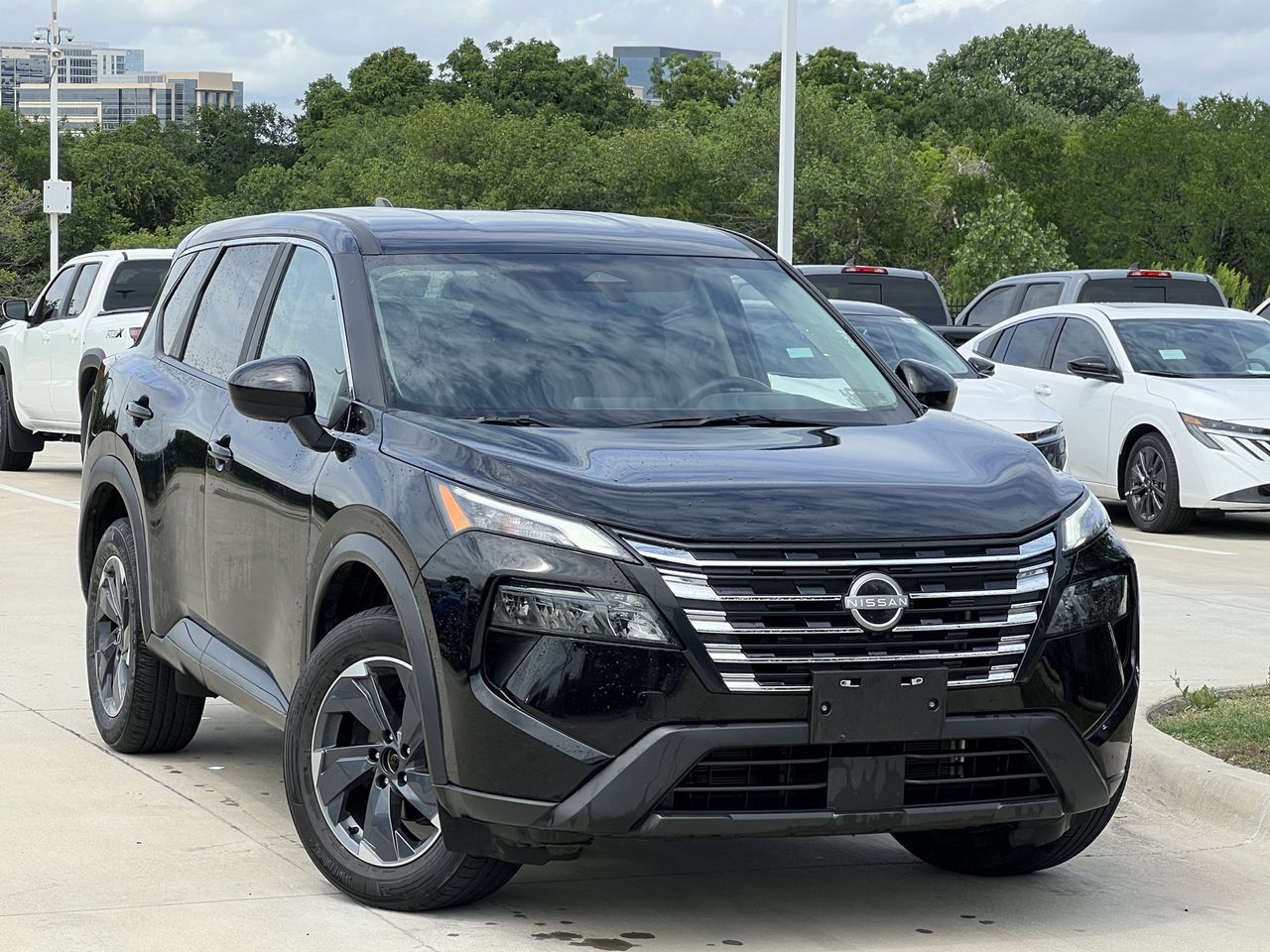 2025 Nissan Rogue SV FWD's photo