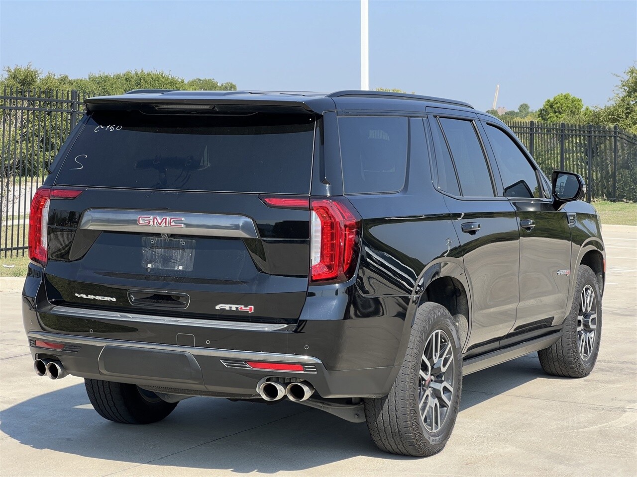 2024 Gmc Yukon AT4 photo 4