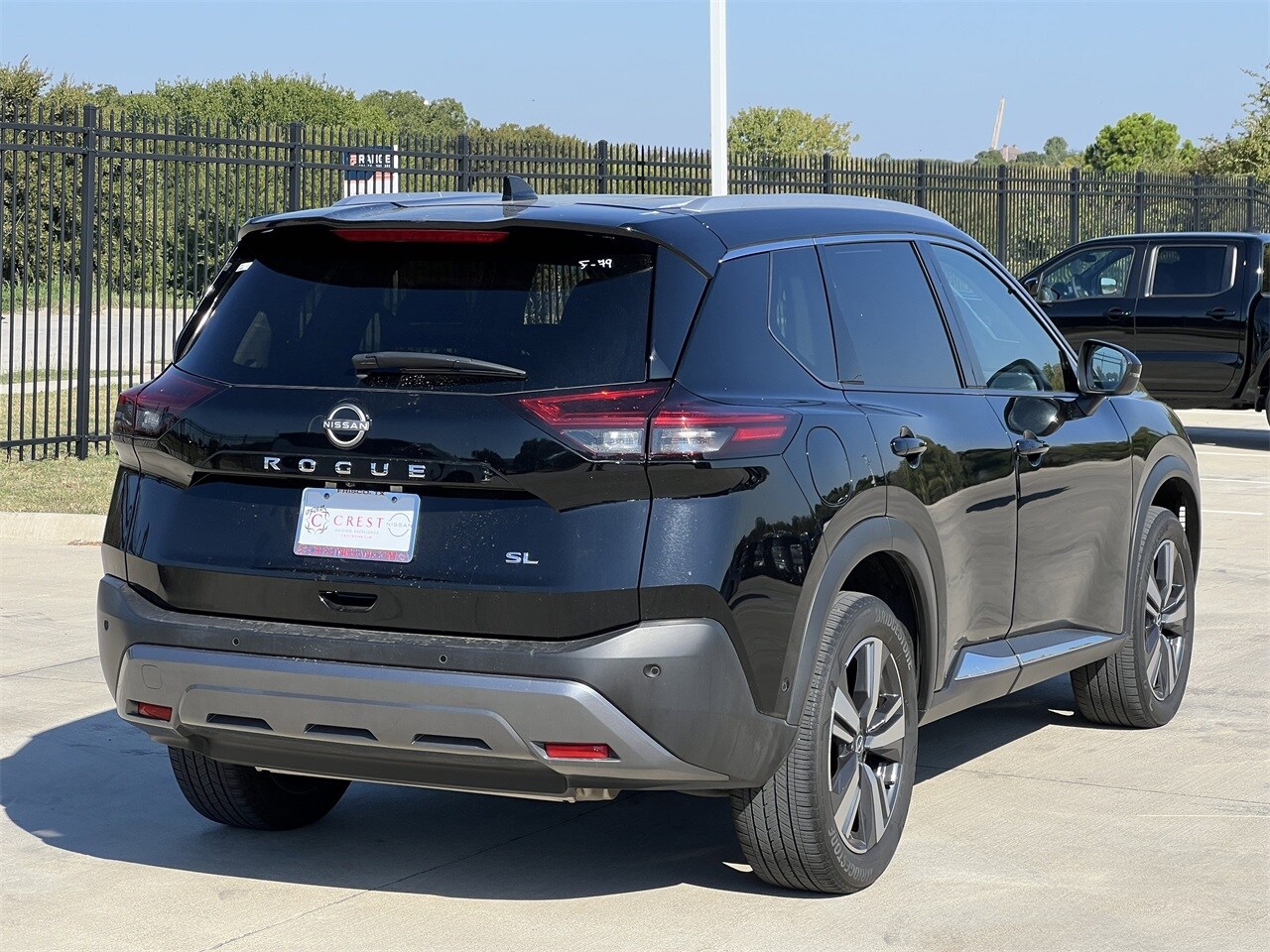 2023 Nissan Rogue SL photo 2