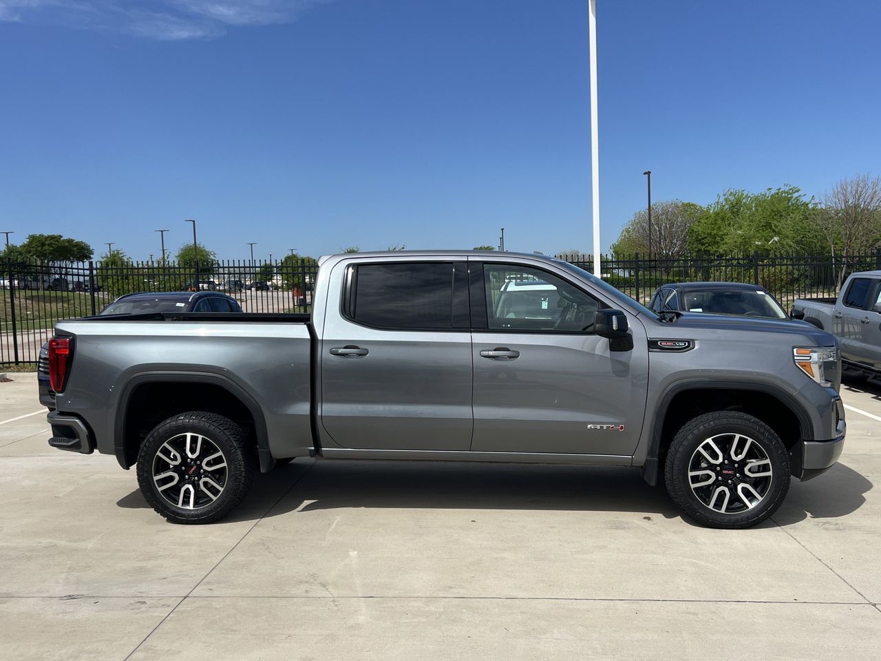 View vehicle photo 3