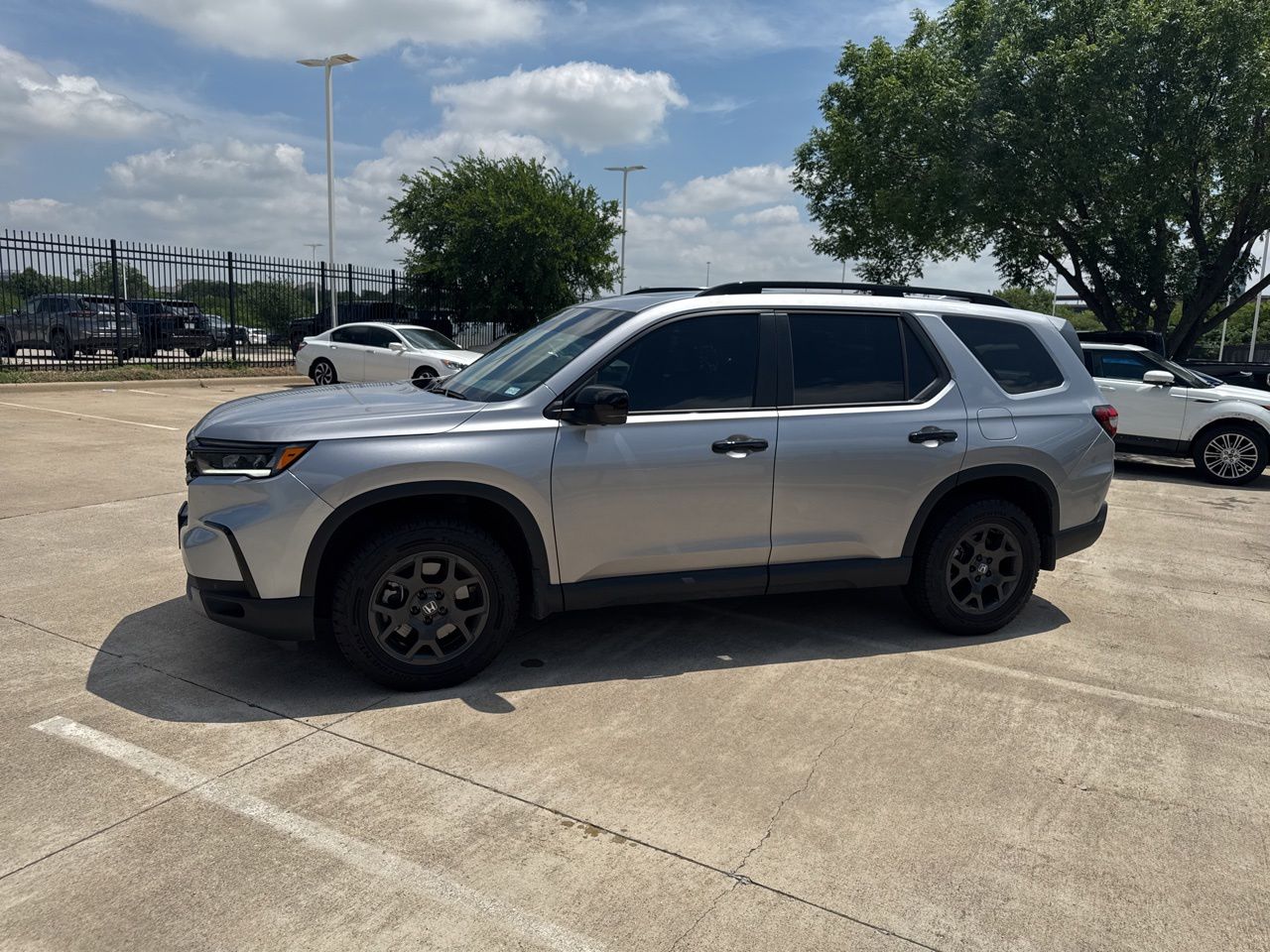 2025 Honda Pilot TrailSport AWD's photo