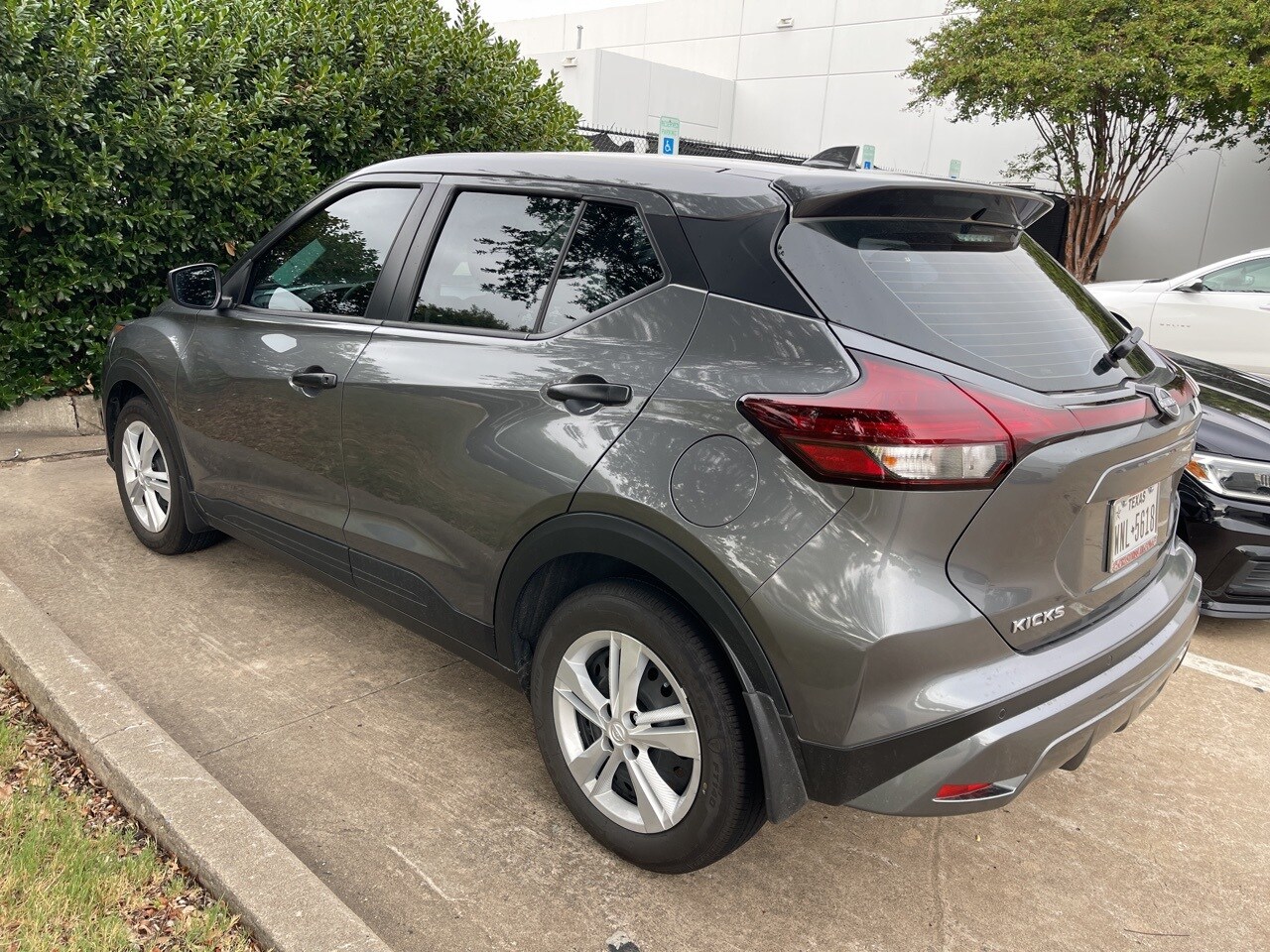 2025 Nissan Kicks Play S photo 3