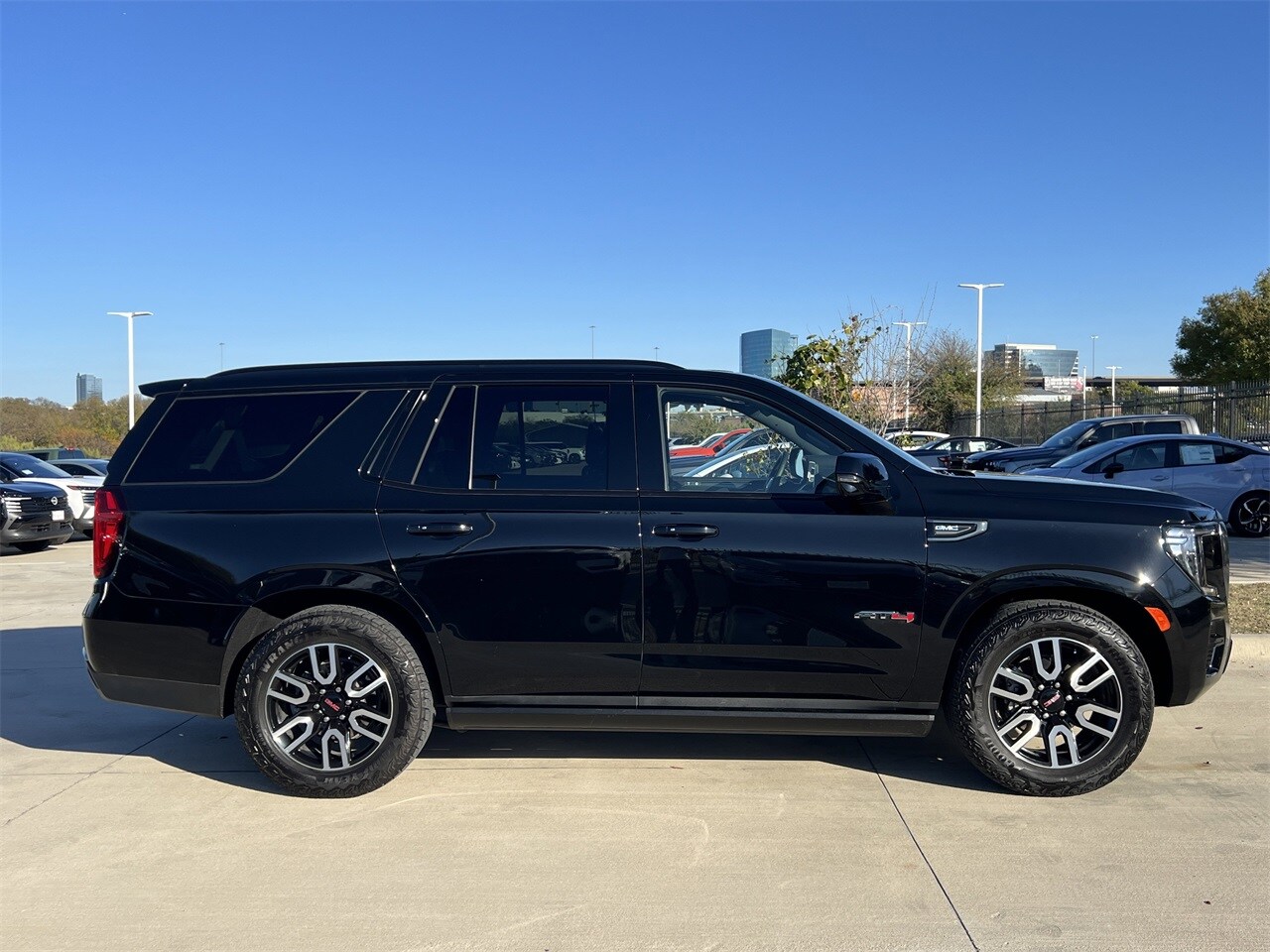 2024 Gmc Yukon AT4 photo 3