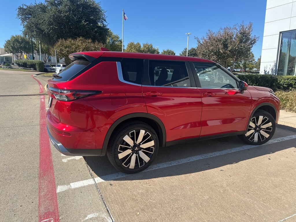 Used 2025 Mitsubishi Outlander SE SUV