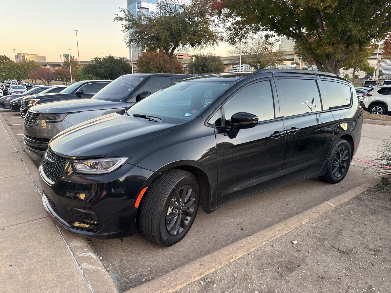2021 Chrysler Pacifica Touring S Appearance photo 2