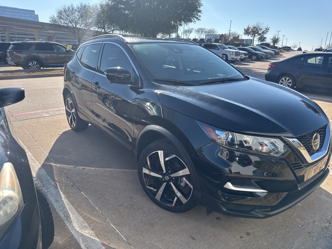 2022 Nissan Rogue Sport SL's photo