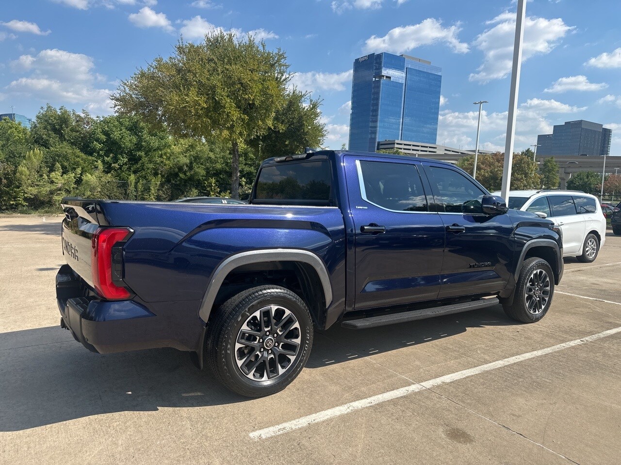 2022 Toyota Tundra Limited photo 3