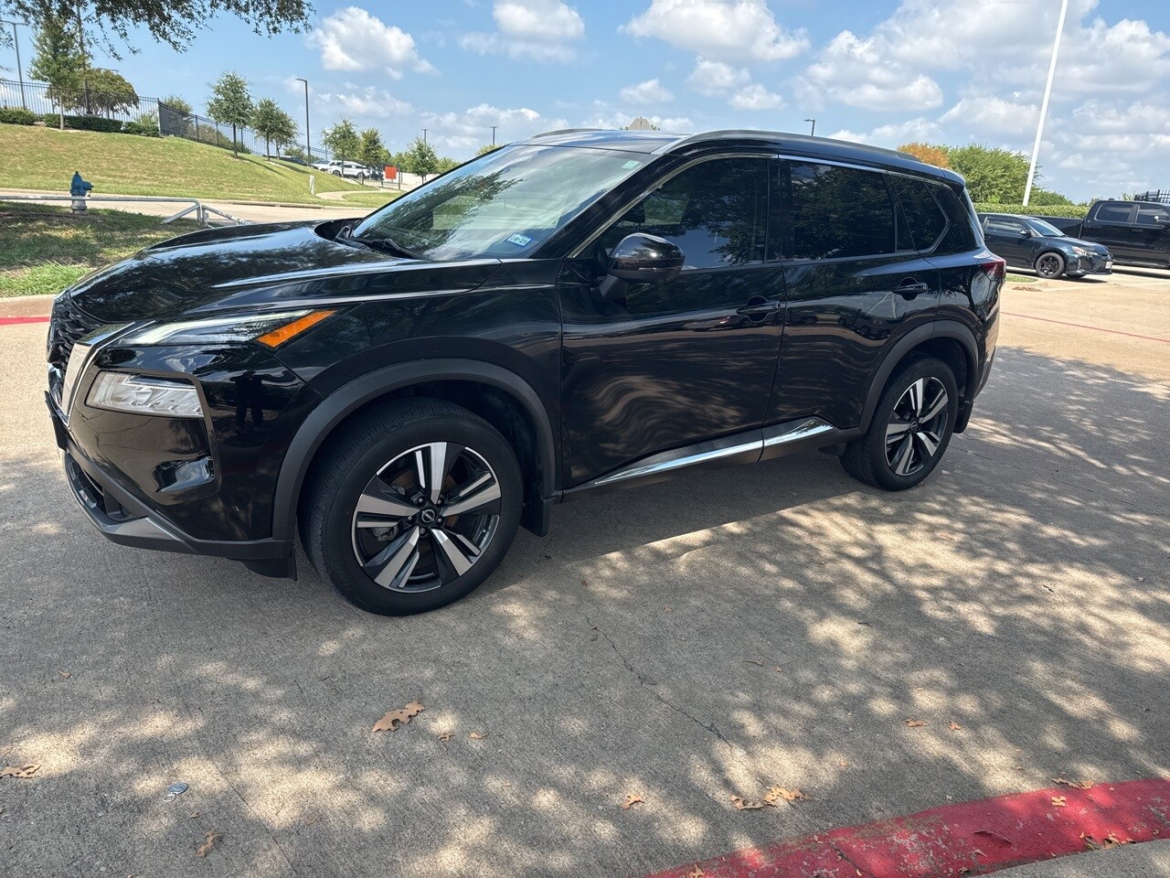 2023 Nissan Rogue SL photo 2