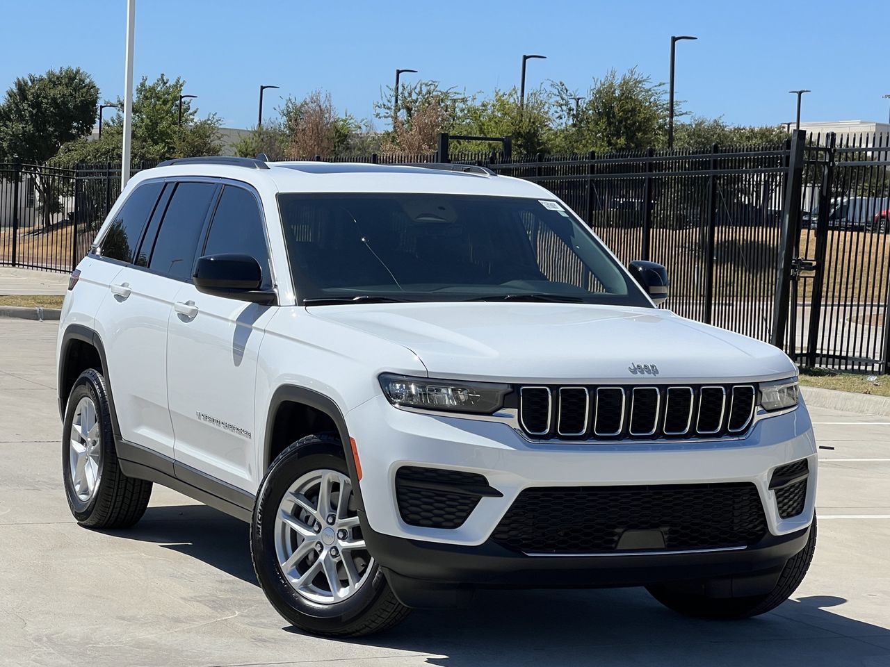 Bright White 2026 Jeep Grand Cherokee SUV / Crossover Four-Wheel Drive 8-Speed Automatic