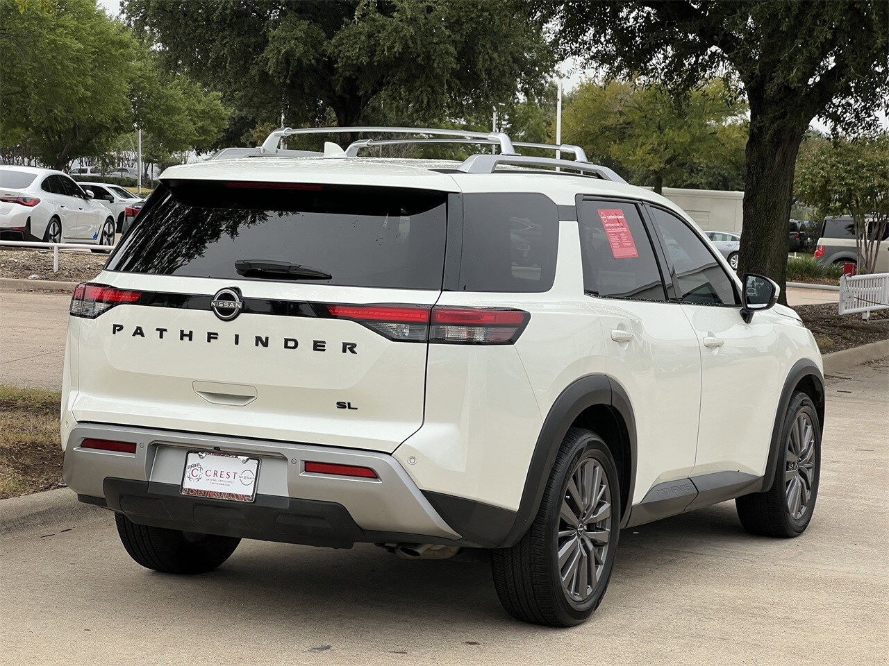 2023 Nissan Pathfinder SL photo 4
