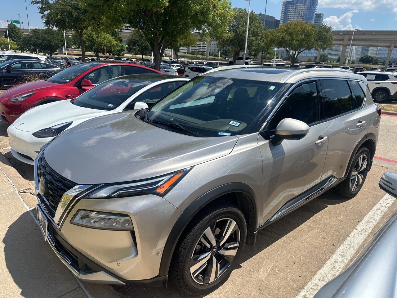 2023 Nissan Rogue Platinum photo 2