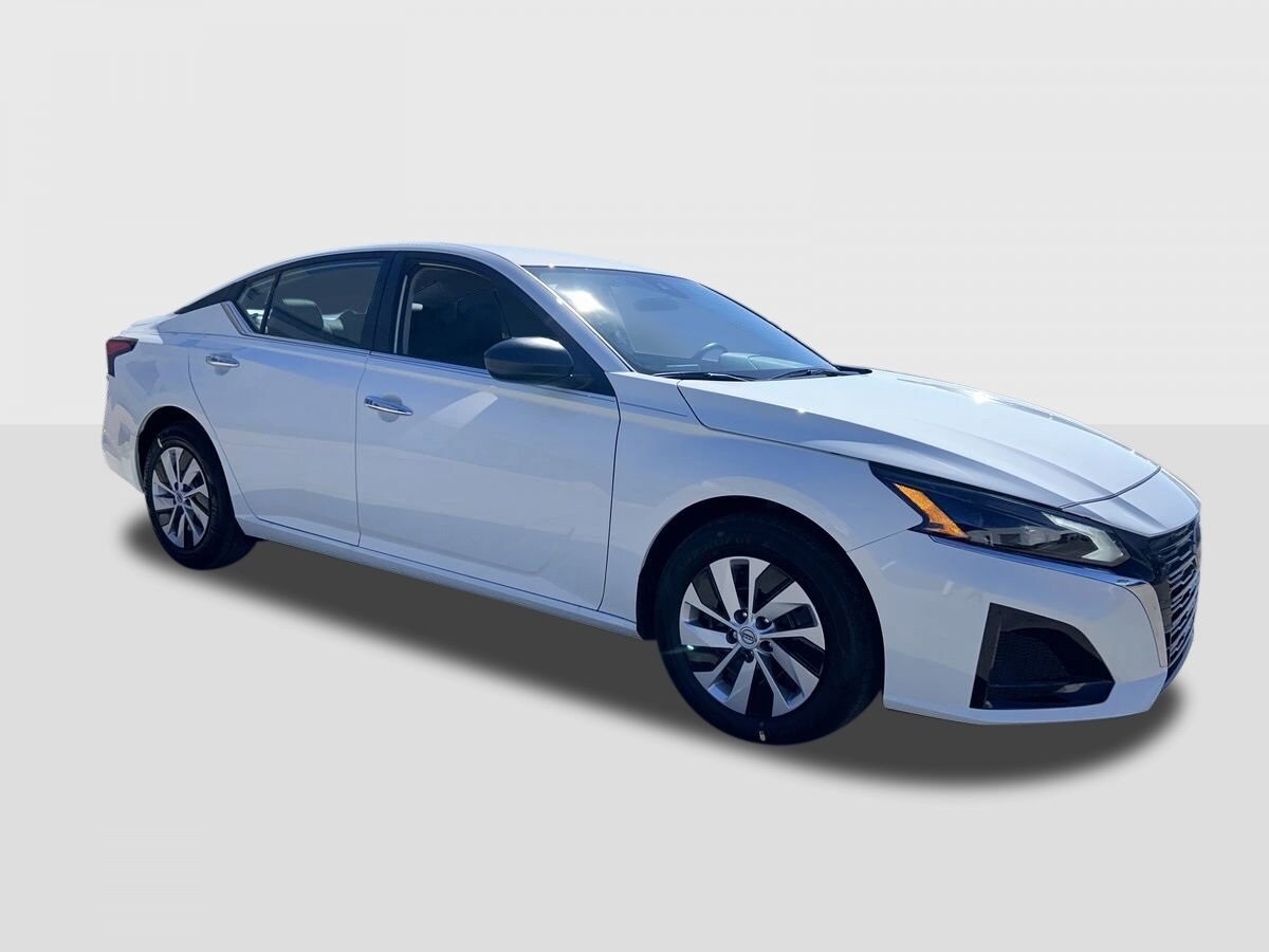 2025 Nissan Altima S photo 4