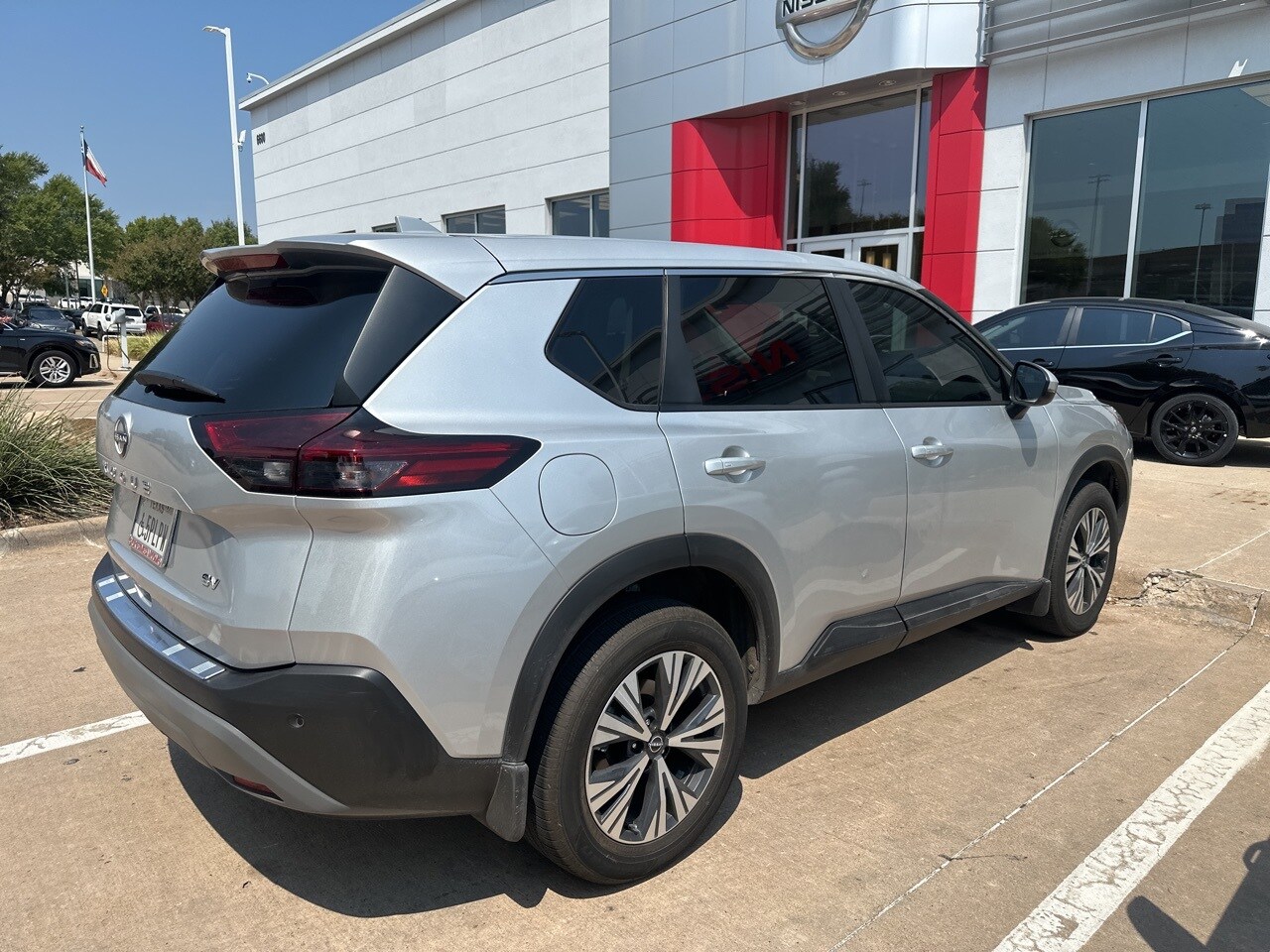 2022 Nissan Rogue SV photo 4