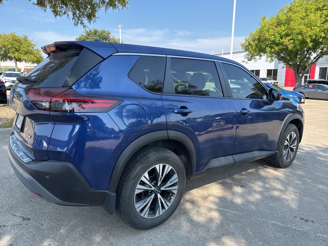 2023 Nissan Rogue SV photo 3