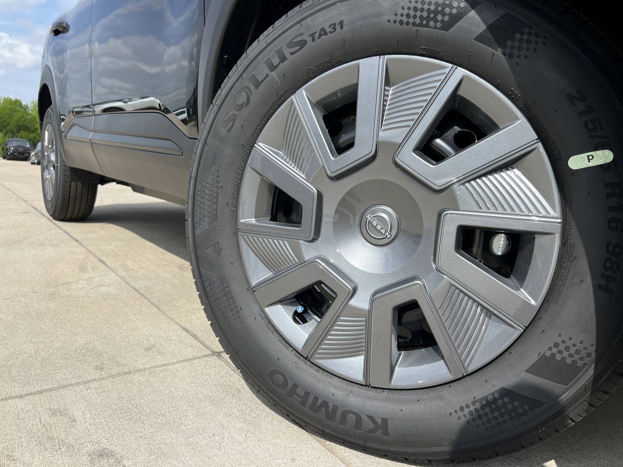 View vehicle photo 6