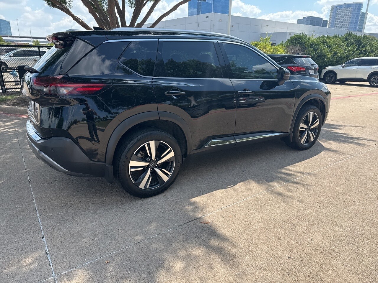 2023 Nissan Rogue SL photo 3