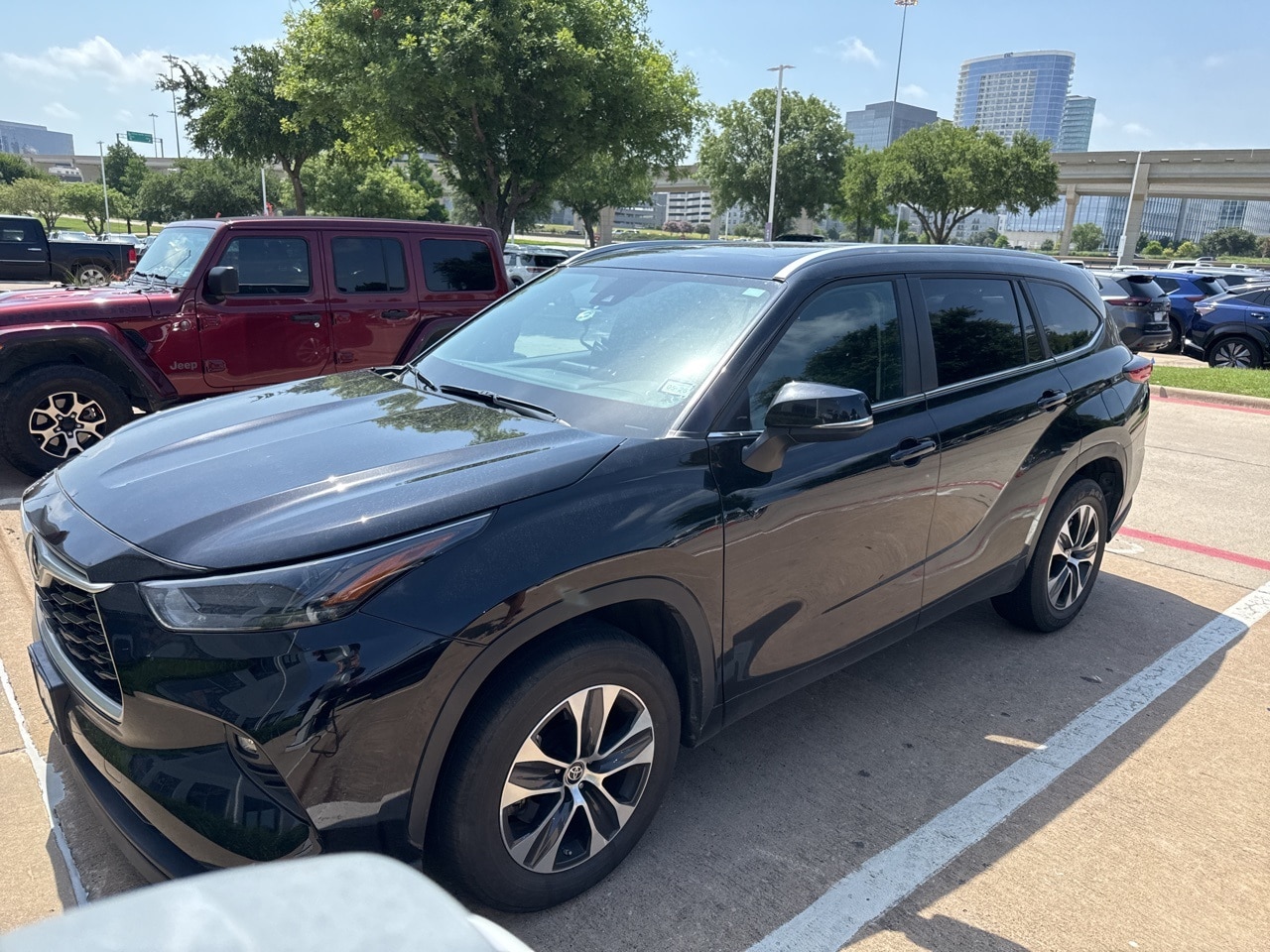Used 2023 Toyota Highlander XLE with VIN 5TDKDRAH8PS511968 for sale in Frisco, TX