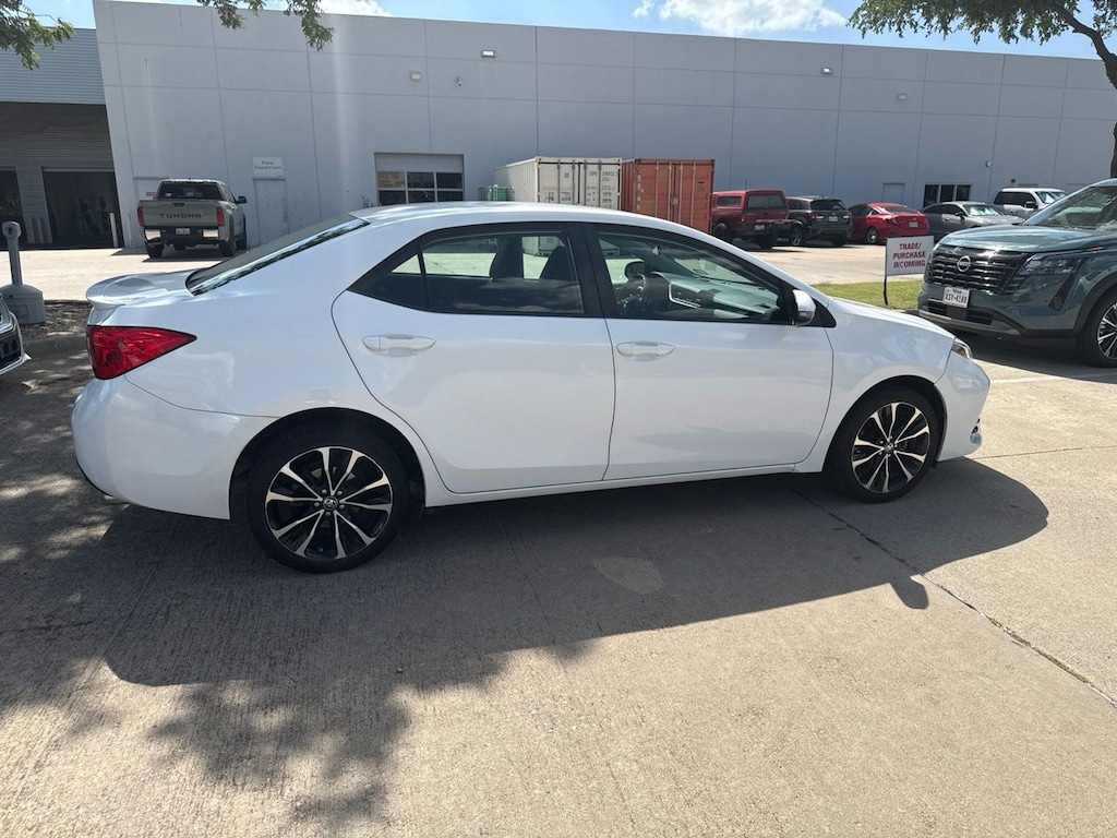 Used 2018 Toyota Corolla SE Sedan