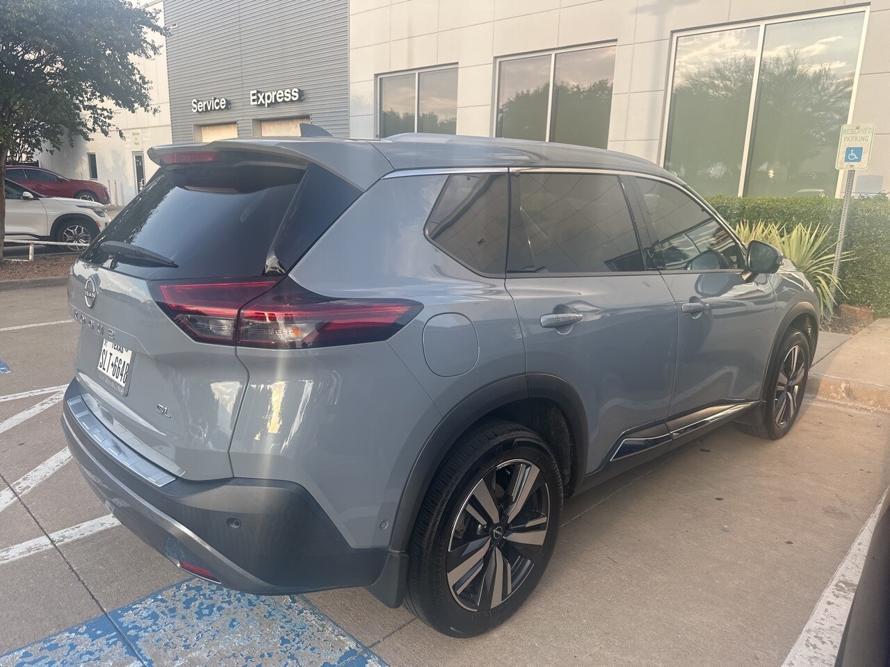 2023 Nissan Rogue SL photo 4