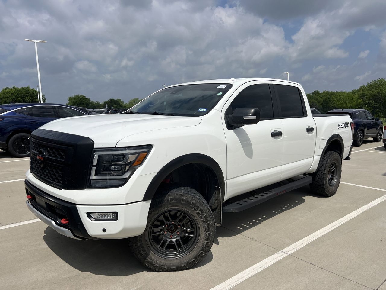 Glacier White 2021 Nissan Titan PRO-4X Crew Cab 4WD Pickup Truck Four-Wheel Drive 9-Speed Automatic