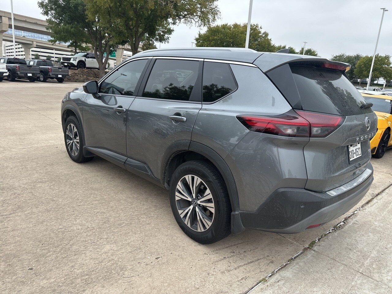2023 Nissan Rogue SV photo 4