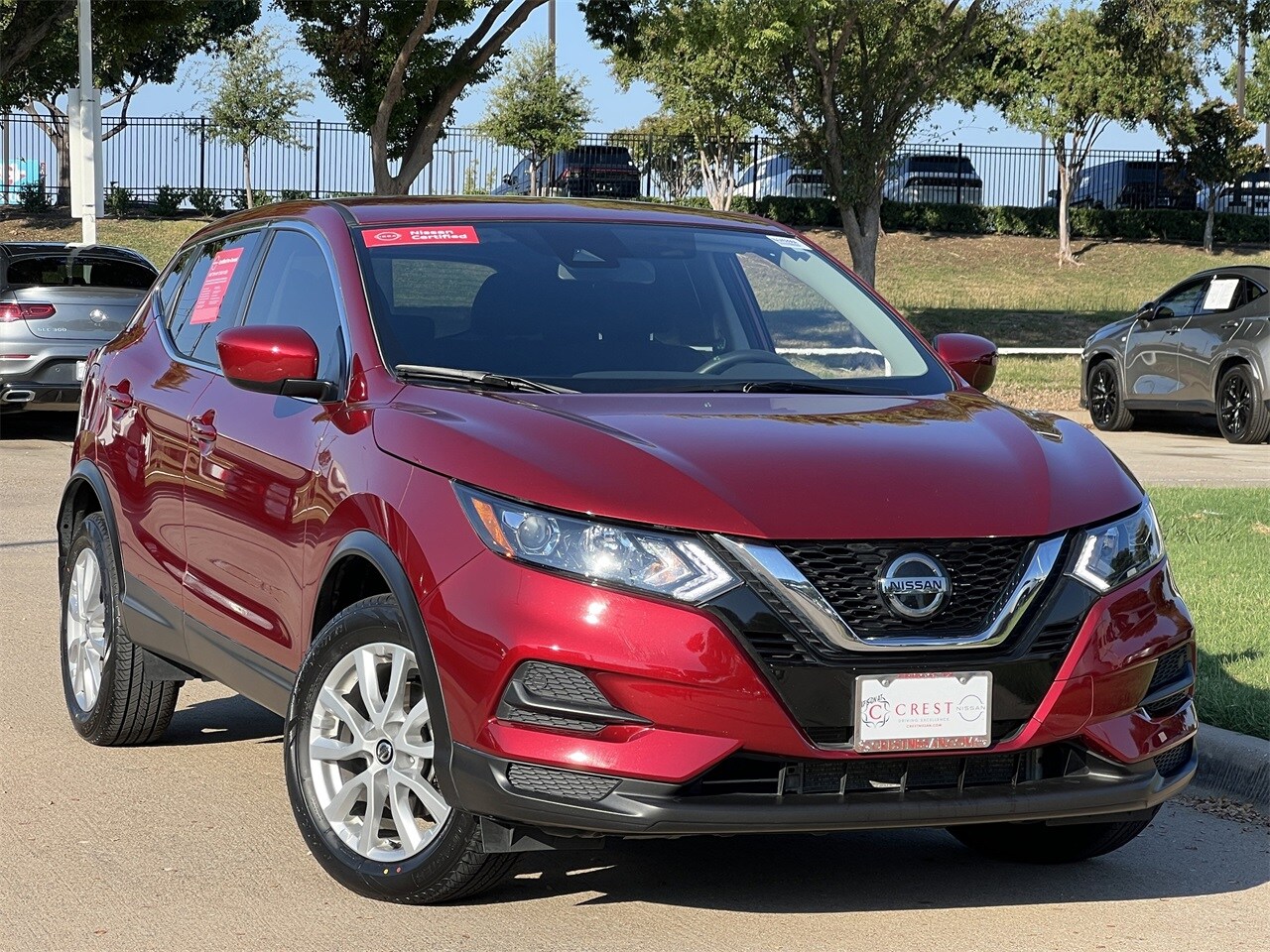 2022 Nissan Rogue Sport S photo 2