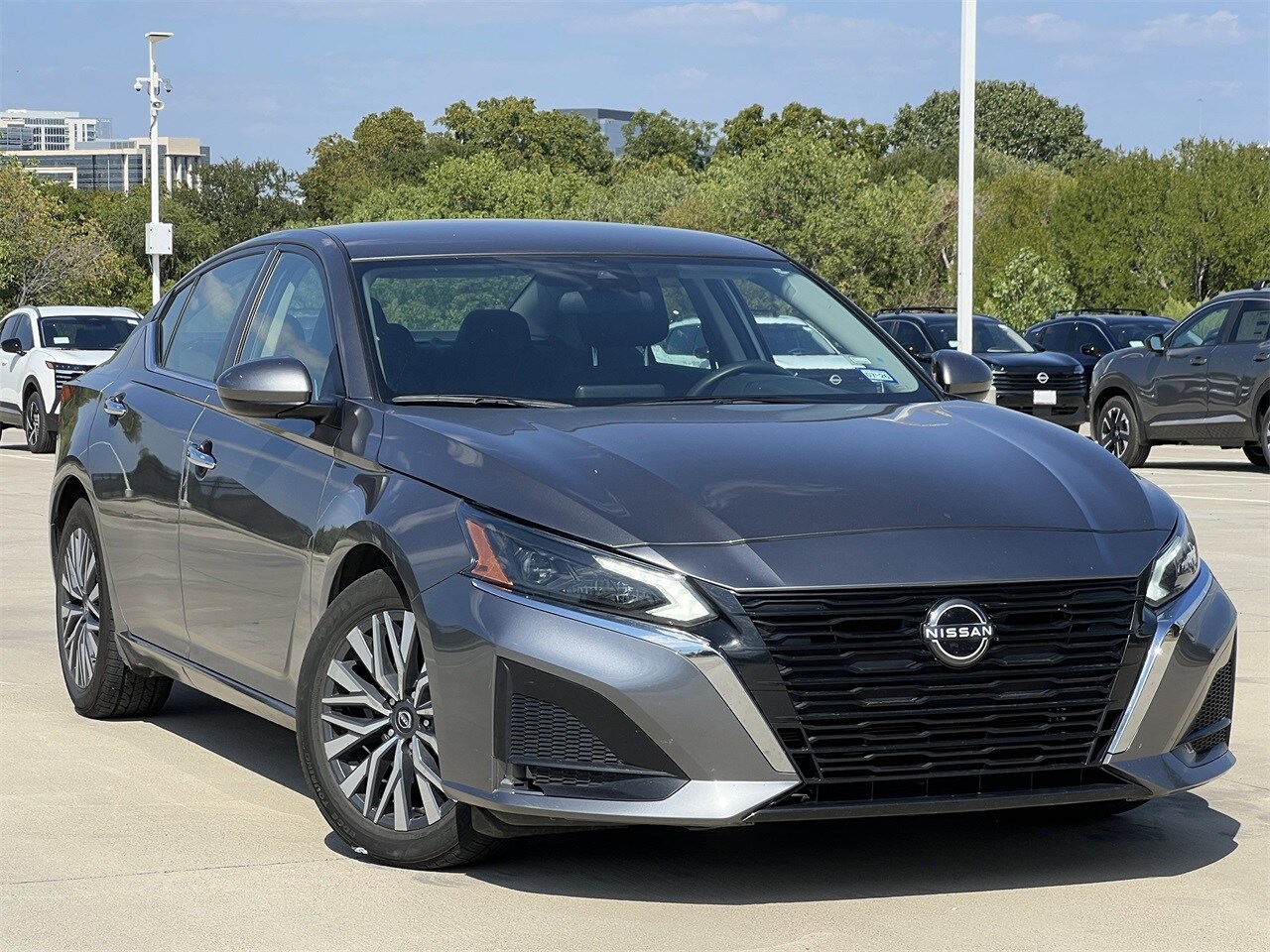 2023 Nissan Altima SV photo 2
