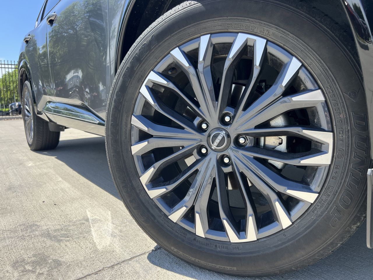 View vehicle photo 7