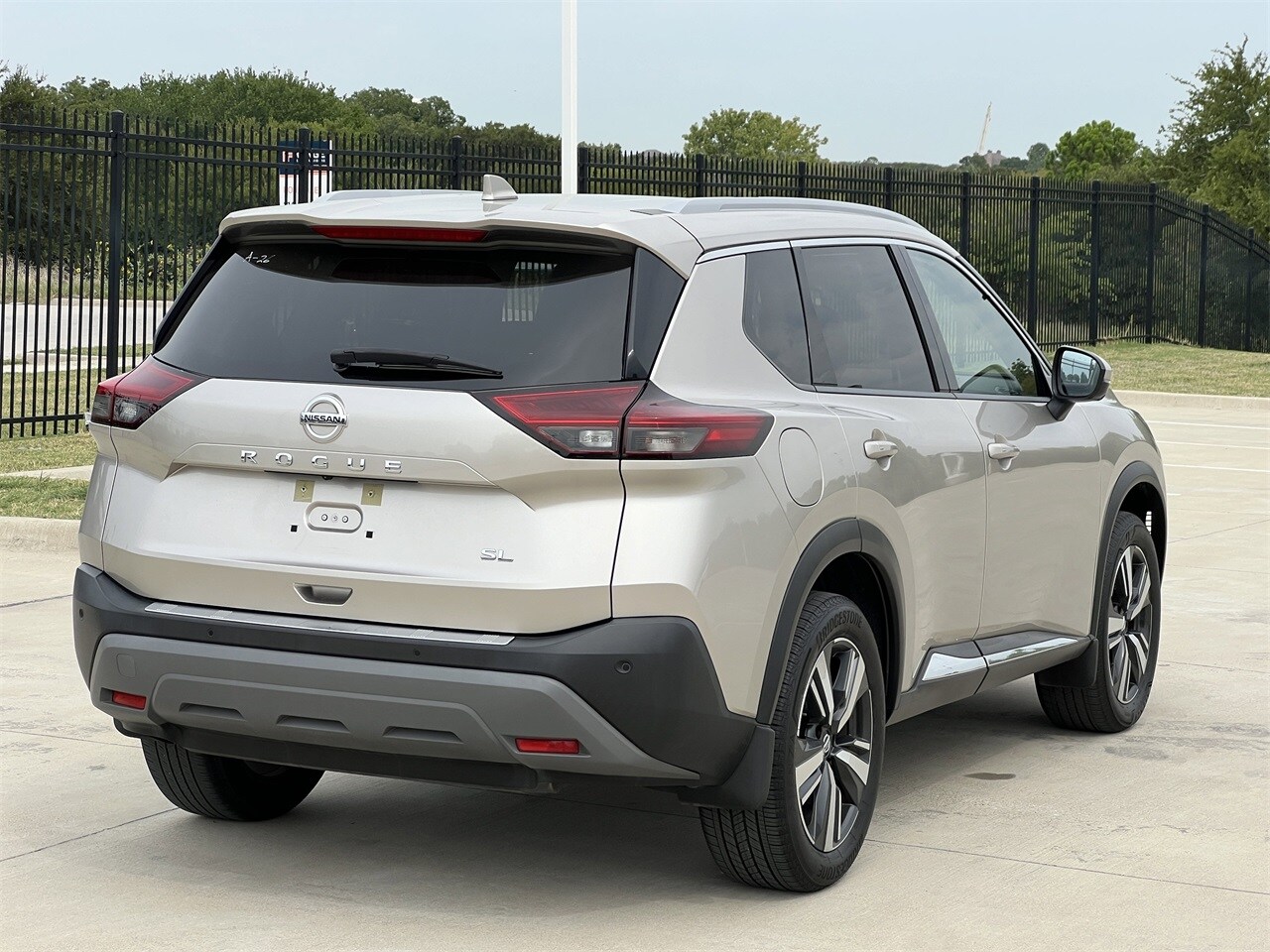 2021 Nissan Rogue SL photo 2