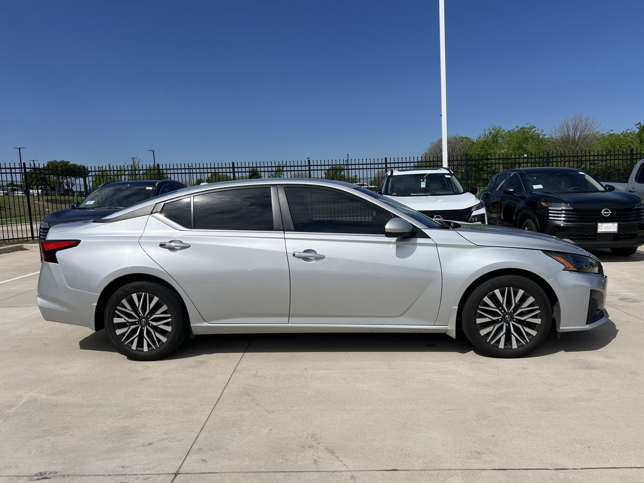 View vehicle photo 3