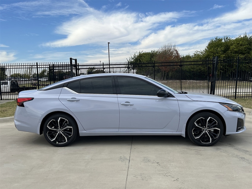 New 2025 Nissan Altima SR Sedan