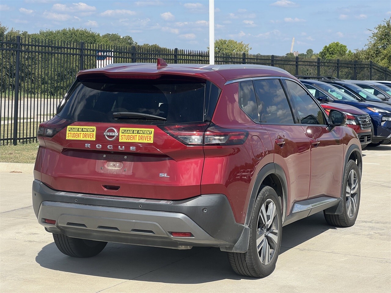 2023 Nissan Rogue SL photo 2