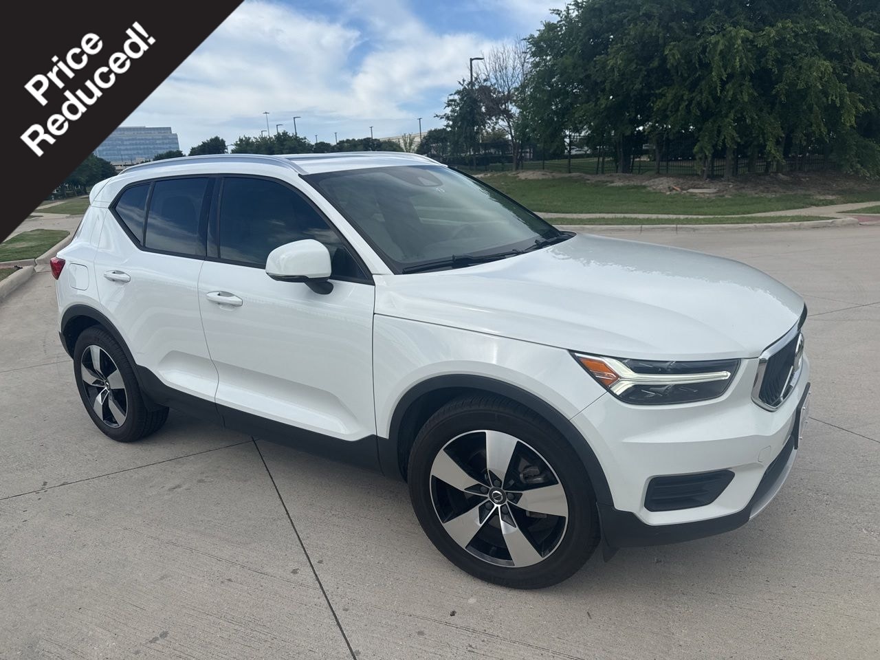 2019 Volvo XC40 T5 Momentum AWD's photo