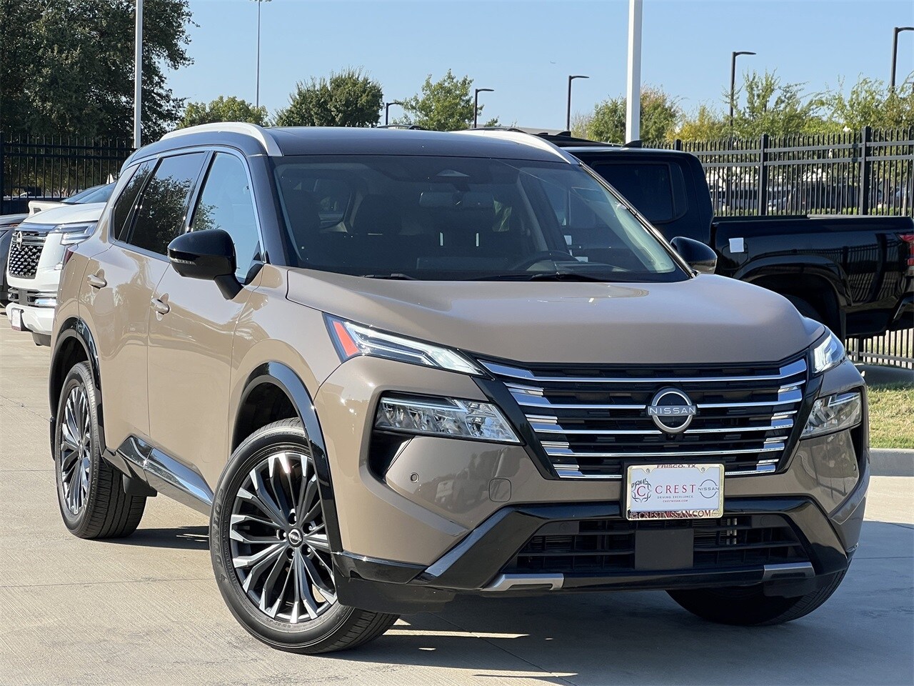2024 Nissan Rogue Platinum photo 2