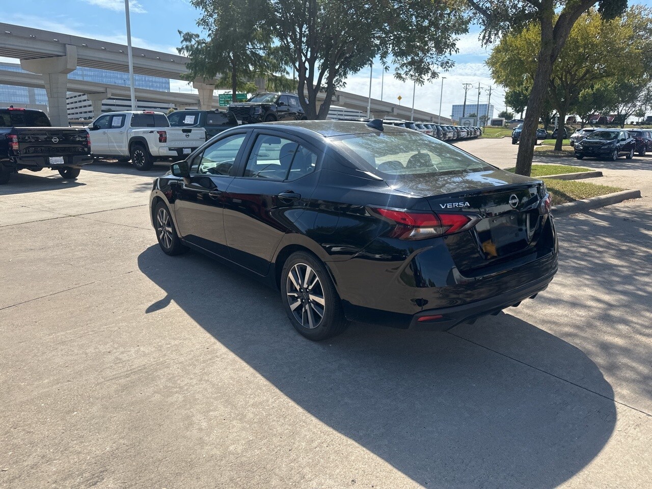 2023 Nissan Versa 1.6 SV photo 3