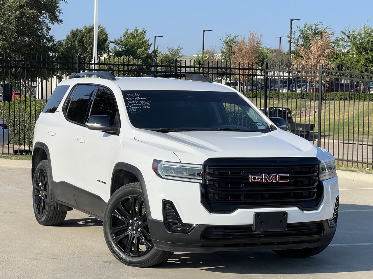 Summit White 2023 GMC Acadia SUV / Crossover Front-Wheel Drive 9-Speed Automatic