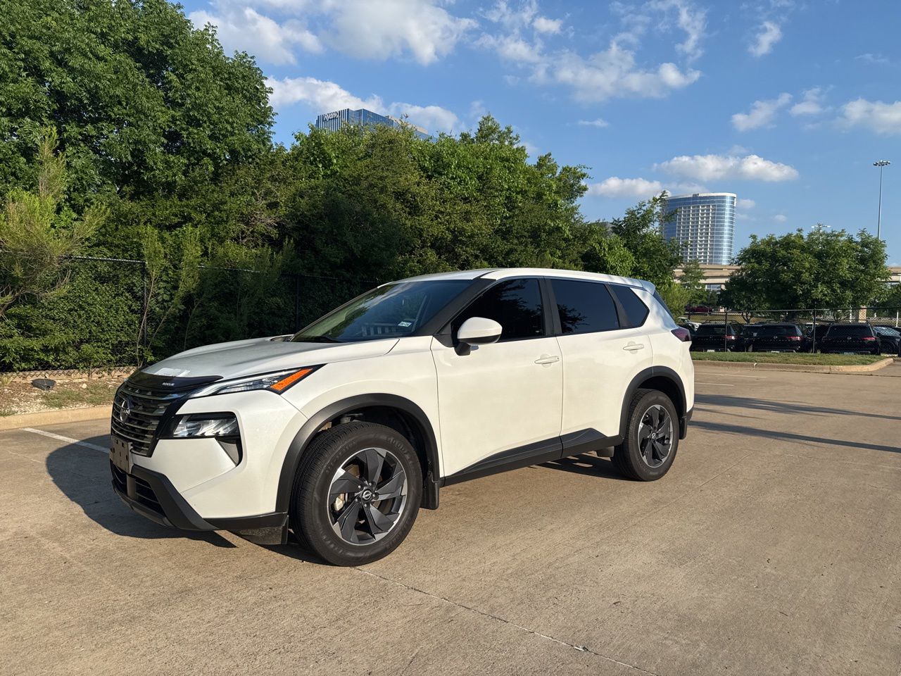 2024 Nissan Rogue SV FWD's photo