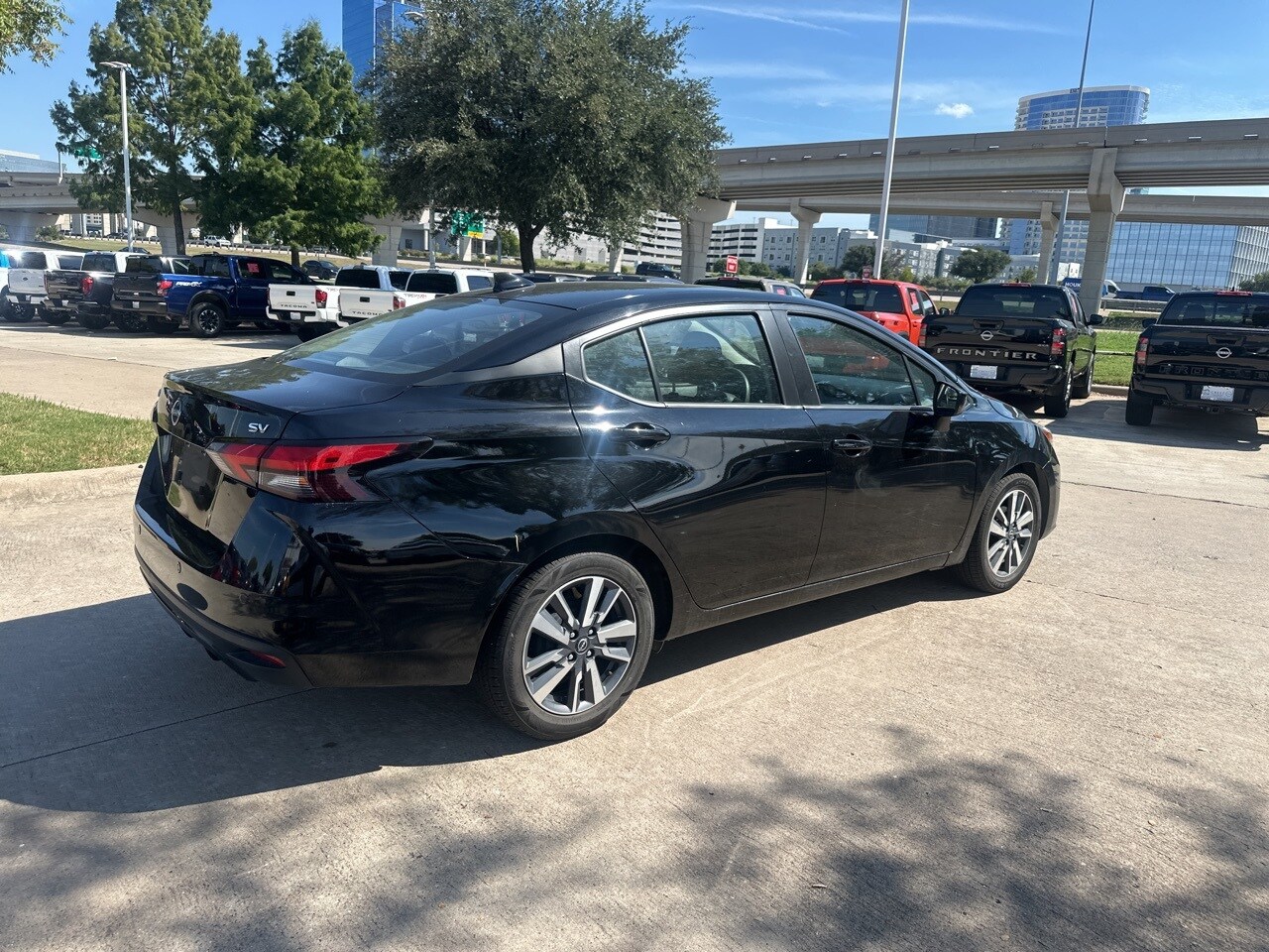 2023 Nissan Versa 1.6 SV photo 2
