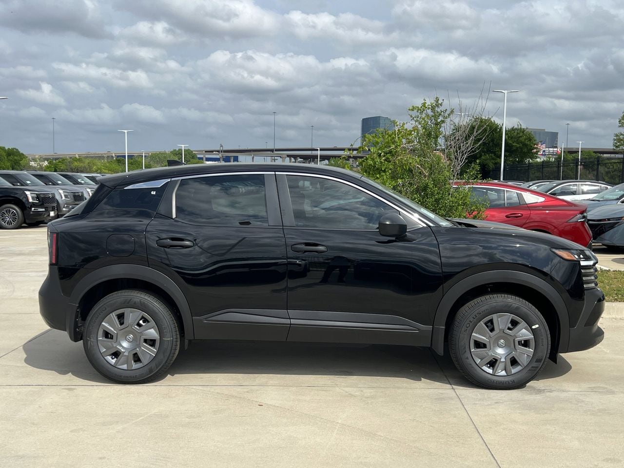 View vehicle photo 3