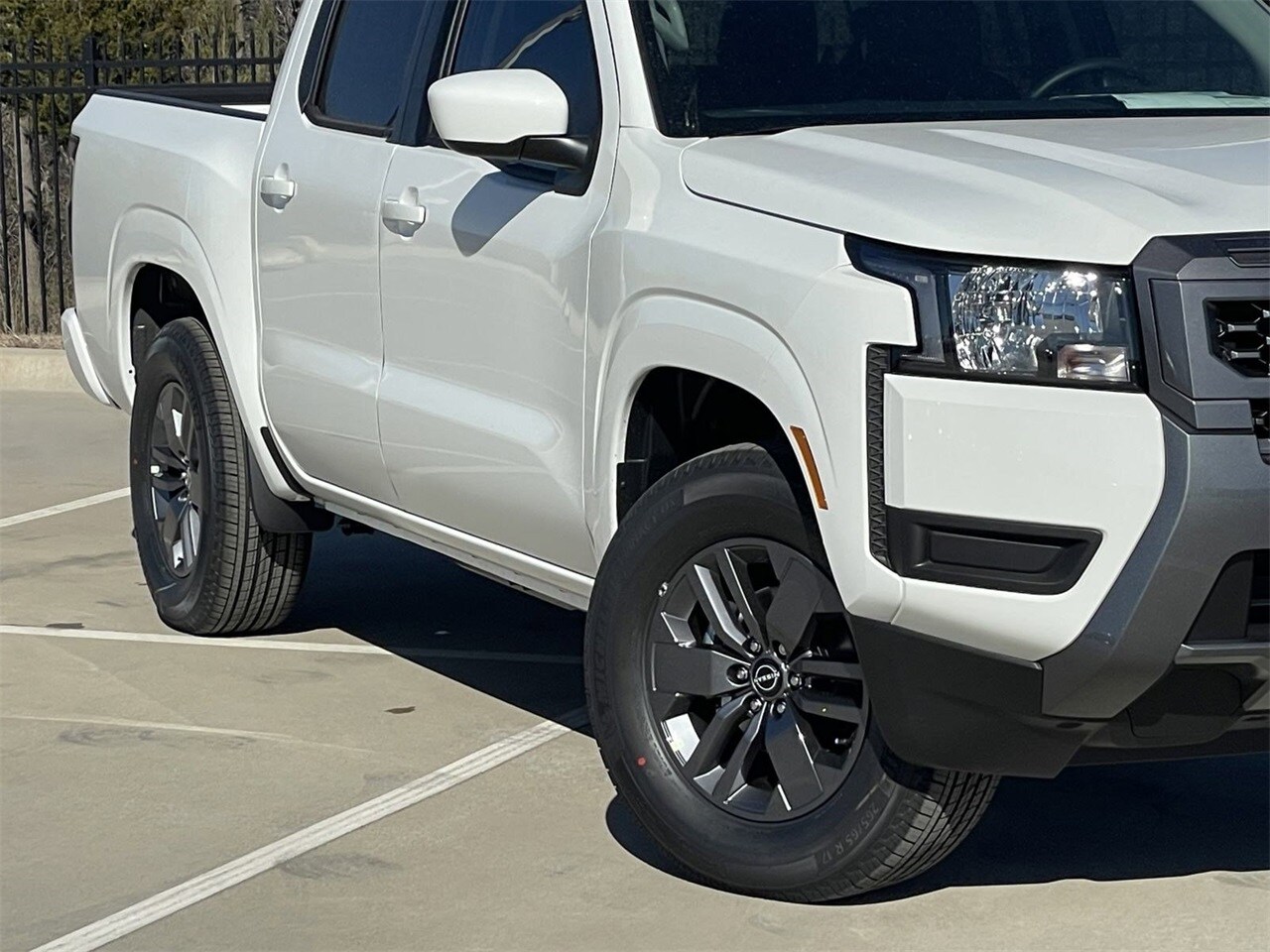 2025 Nissan Frontier SV photo 3