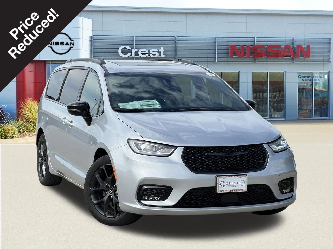 2023 Chrysler Pacifica Limited's photo