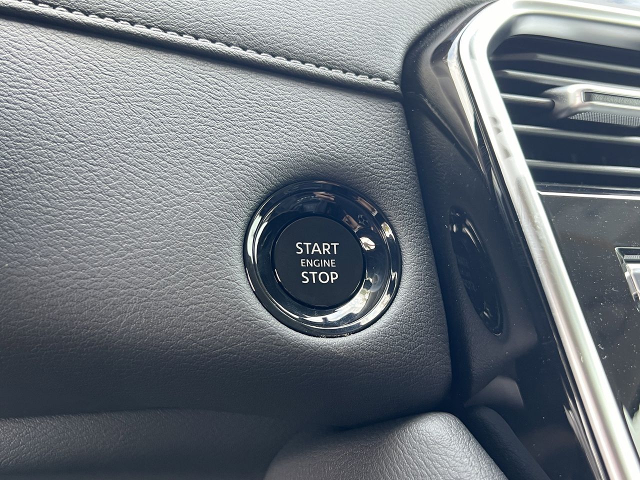 2026 Nissan Armada SV - Photo 14