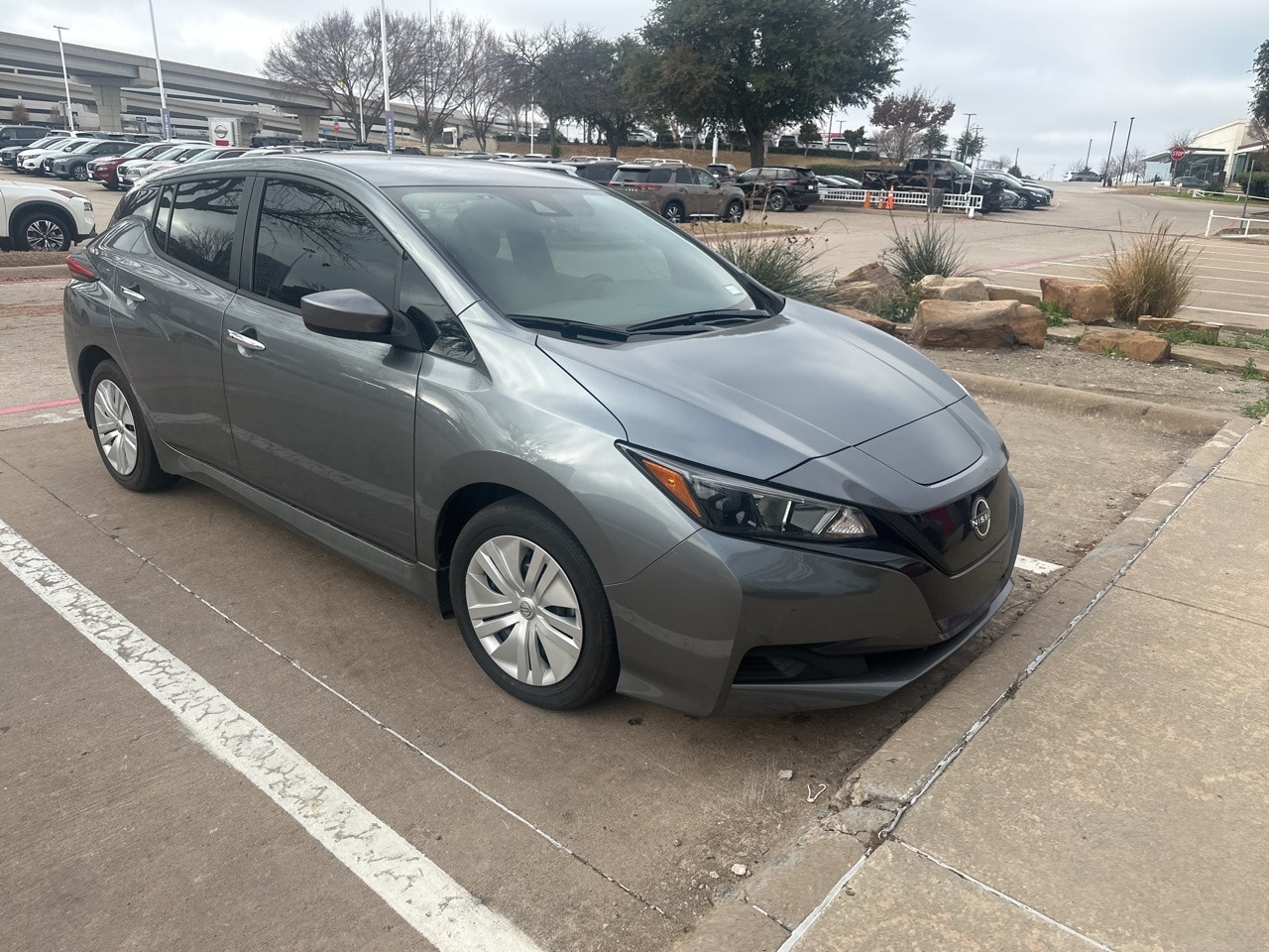 2023 Nissan Leaf S's photo