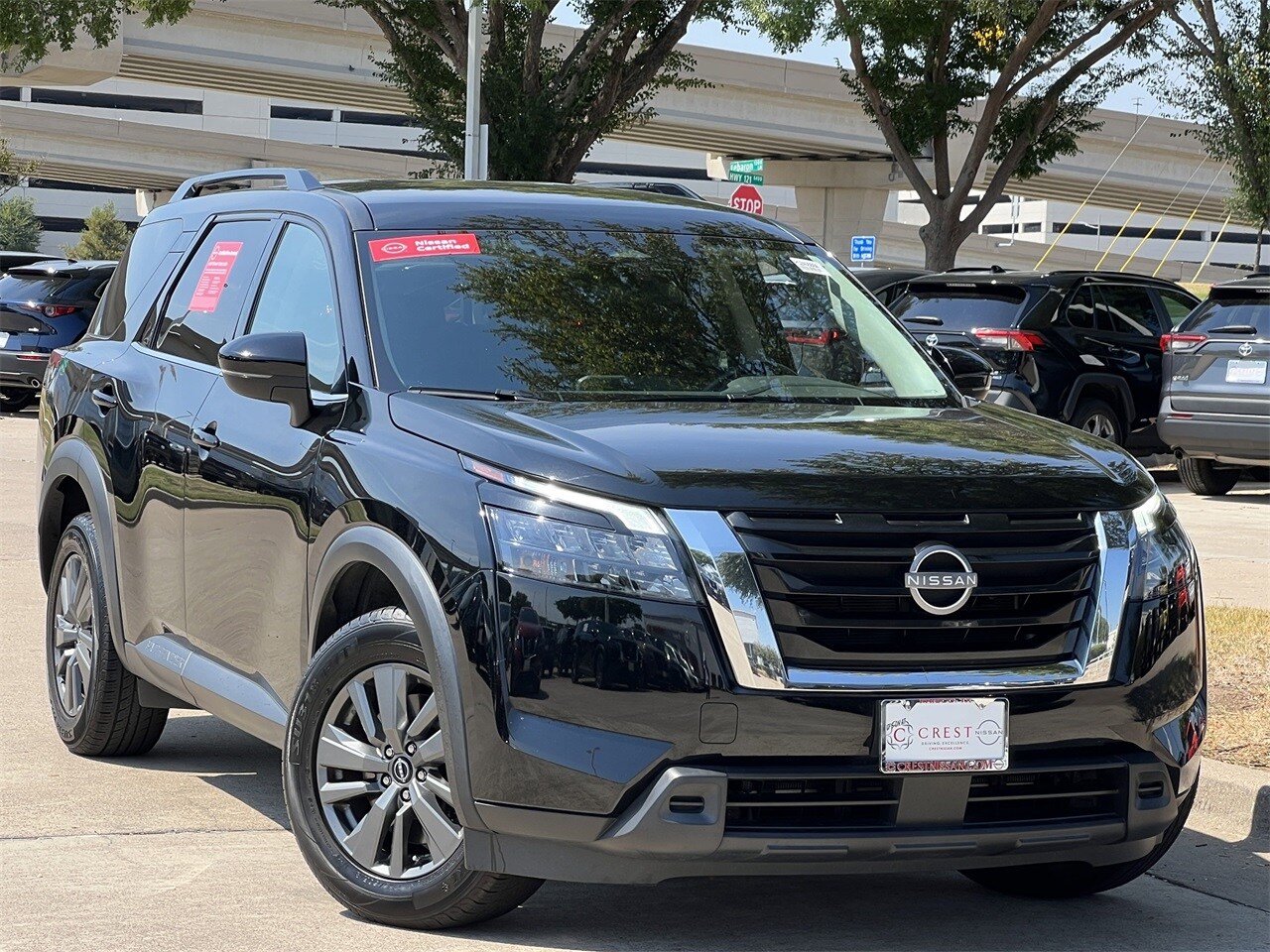 2023 Nissan Pathfinder SV photo 2
