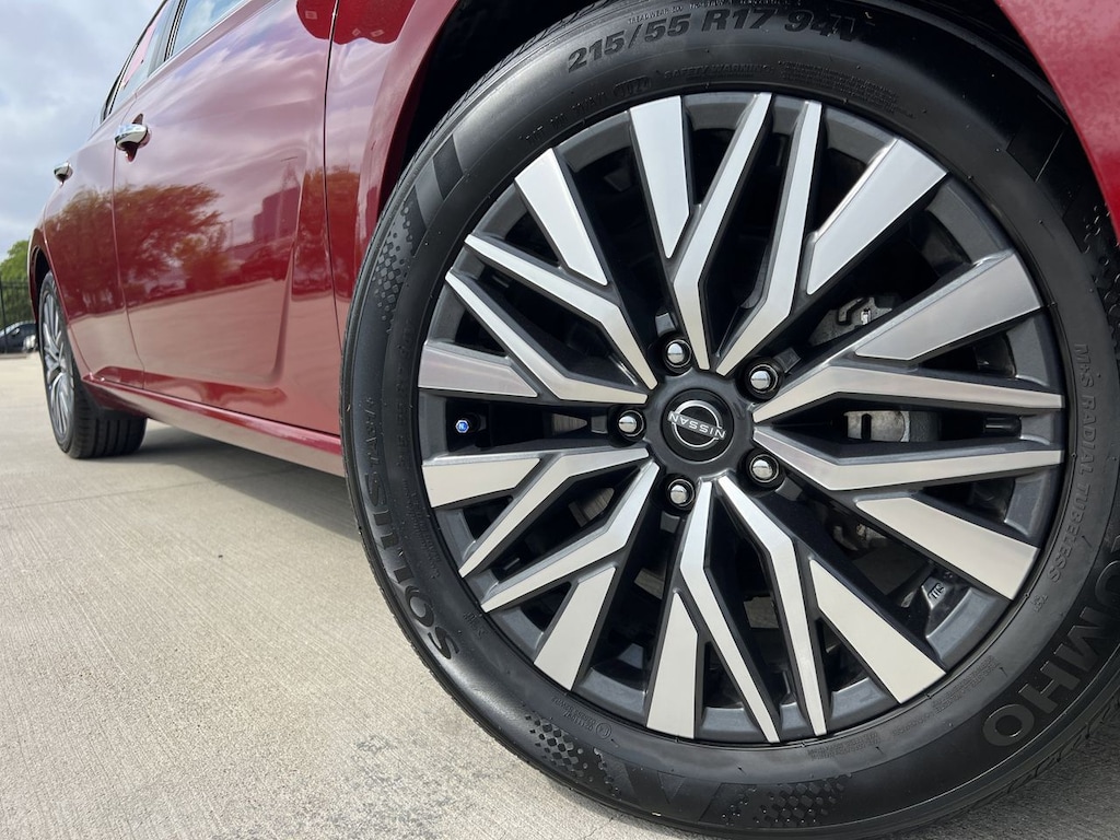 Certified 2025 Nissan Altima 2.5 SV Sedan